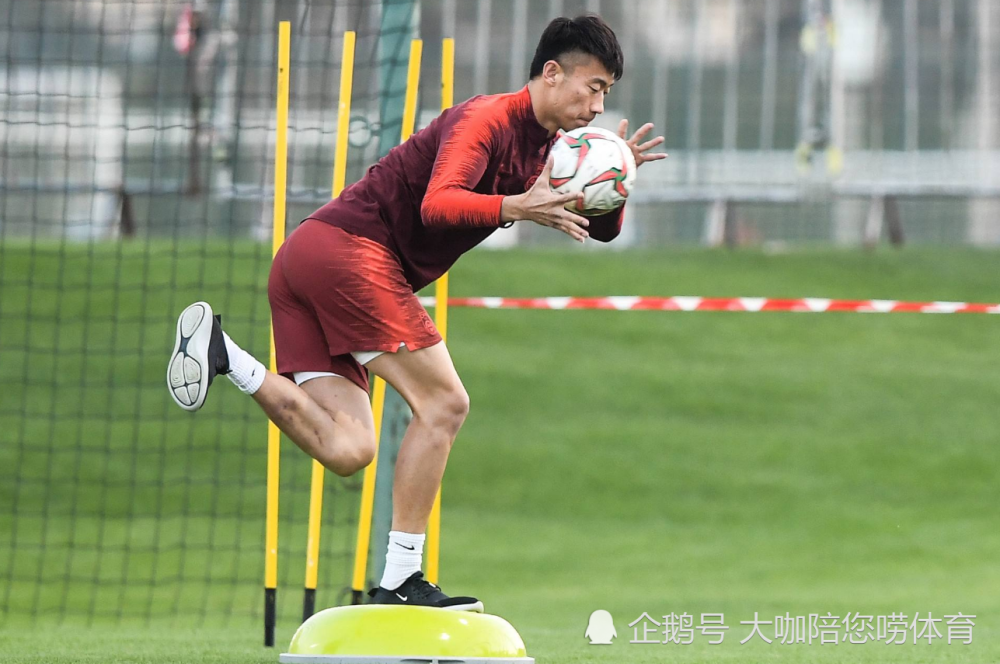 包含赛后尤文图斯调整名单以备中超，更衣室发声环节打磨，更衣室稳定，球探报告显示潜力的词条