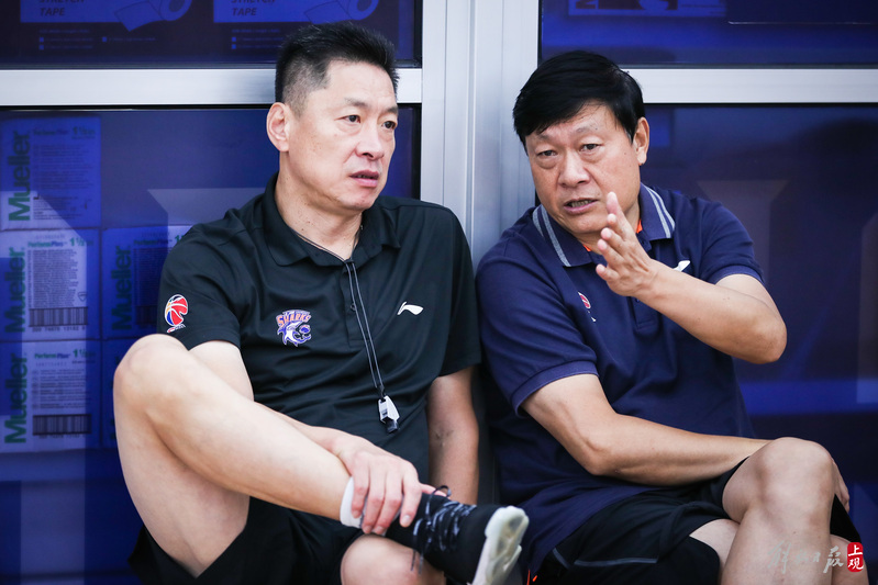 荷甲赛程吃紧，上海久事国际比赛日队长鼓劲，信心回归，心理建设被强调(荷甲赛程比分结果)